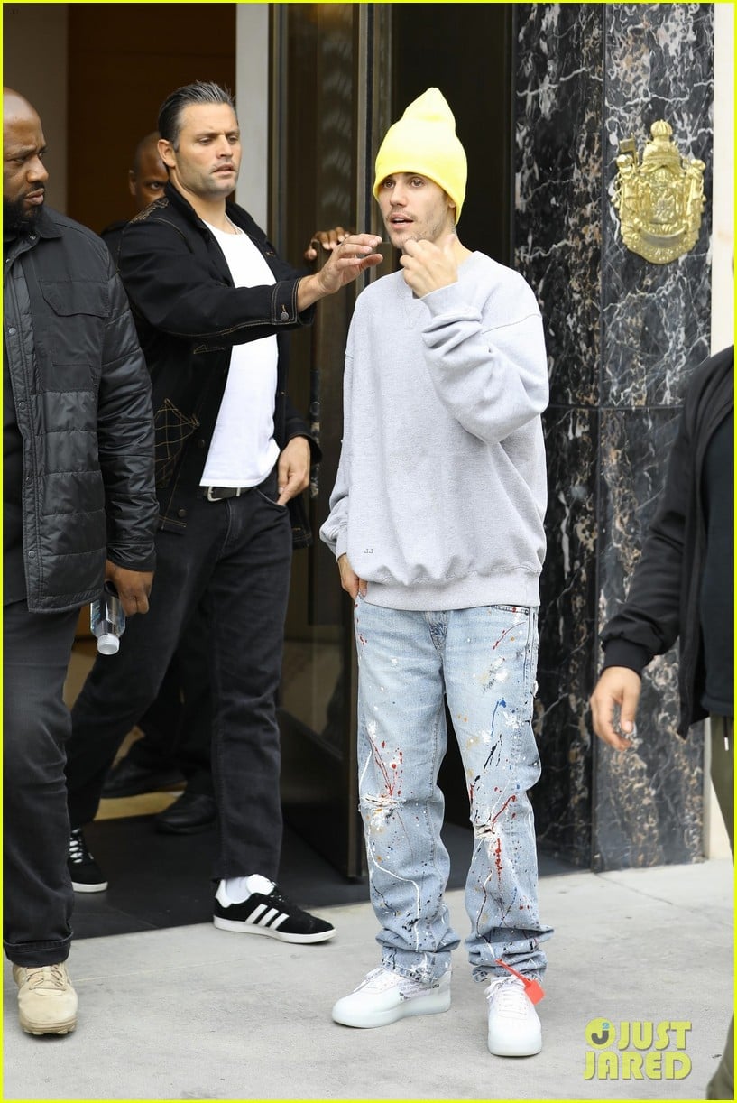 justin hailey bieber wear oversized sweaters for beverly hills shopping day 18