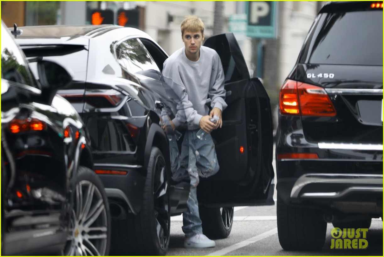 justin hailey bieber wear oversized sweaters for beverly hills shopping day 27