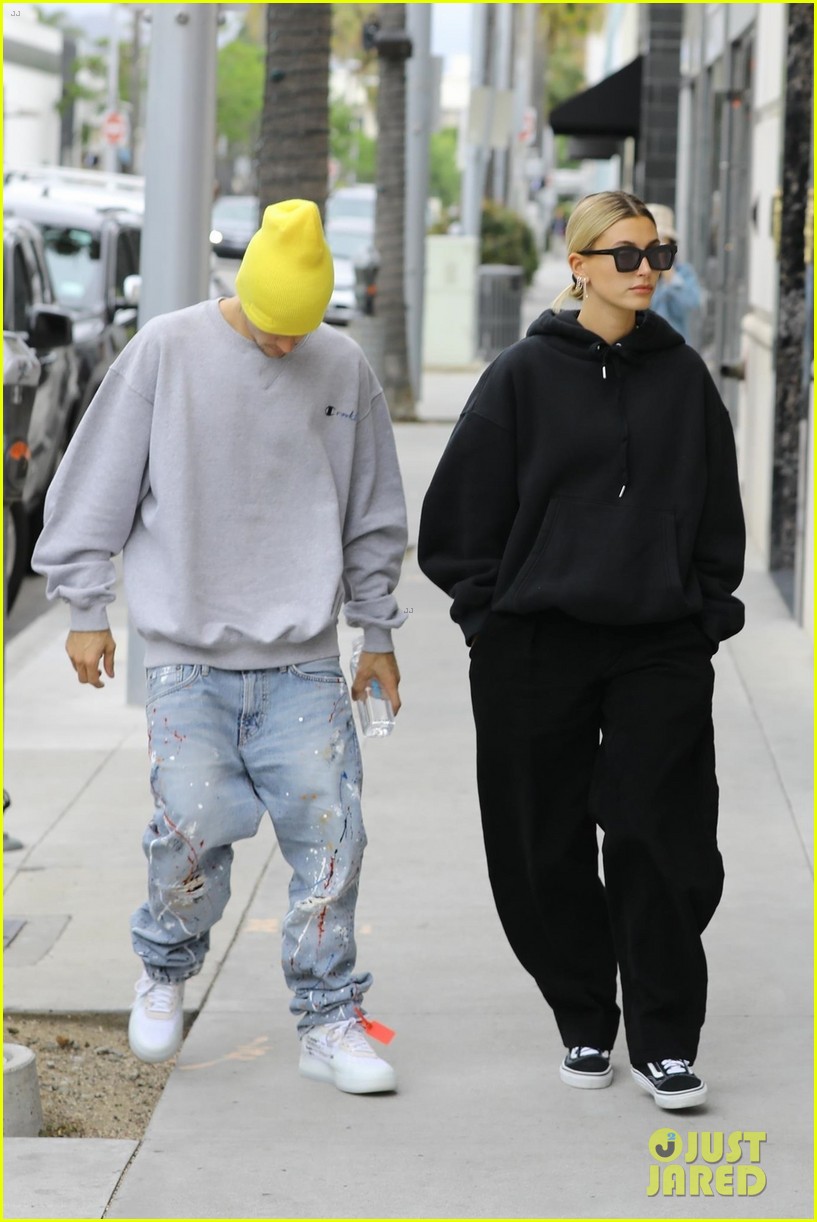 justin hailey bieber wear oversized sweaters for beverly hills shopping day 28