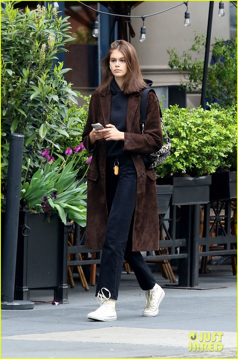 kaia gerber has a chill day in nyc 01