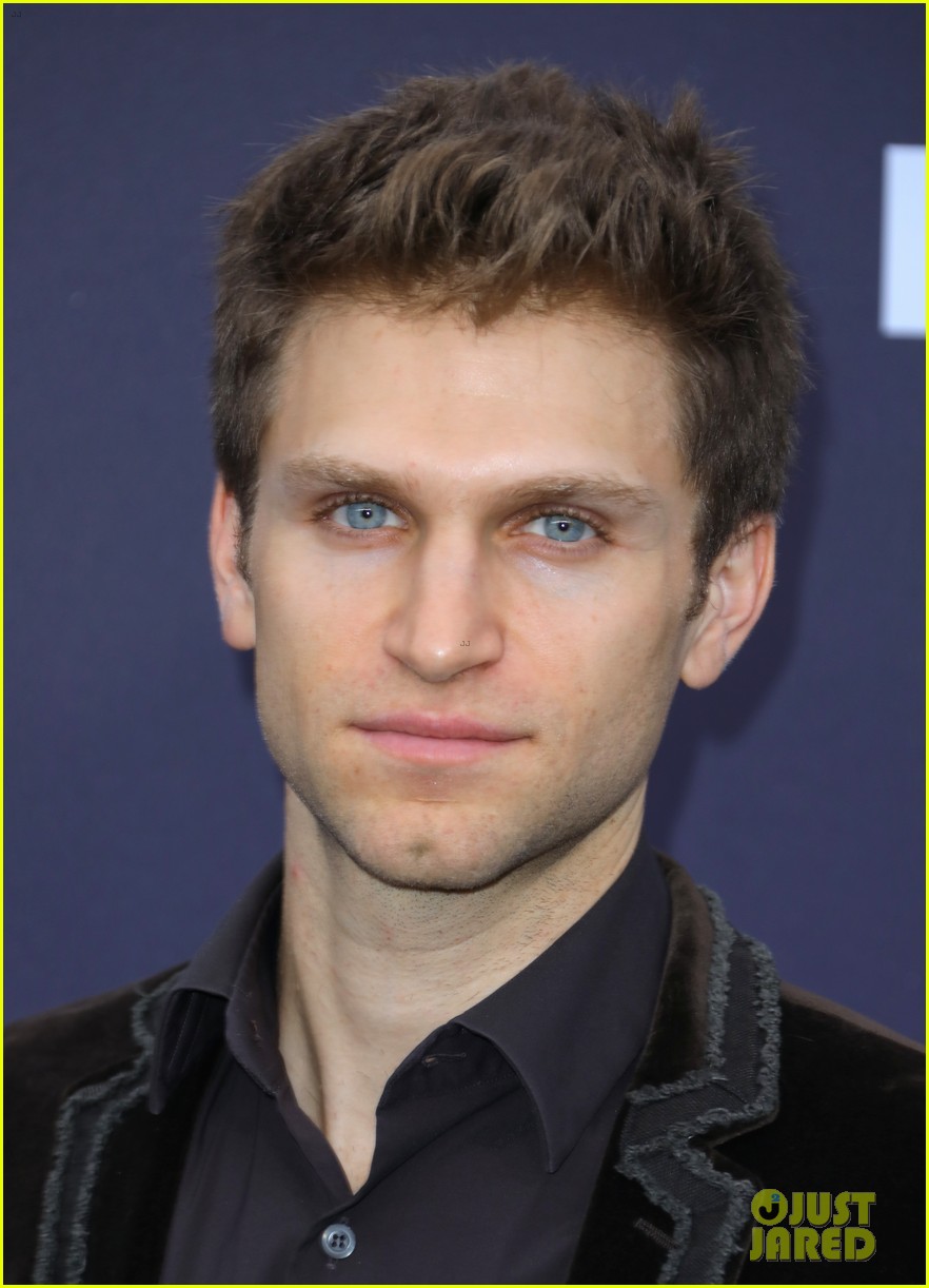 keegan allen paints toe nails to bring awareness to childrens tumor foundation 04
