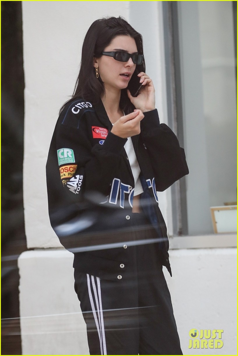 kendall jenner goes sporty for lunch in weho 02