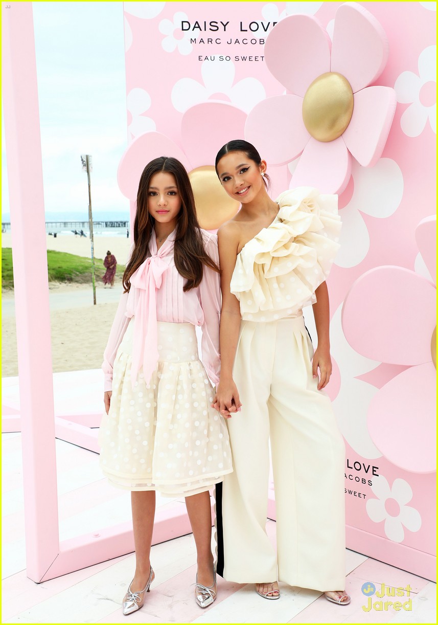peyton laura bailee marc jacobs daisy pop up event 09