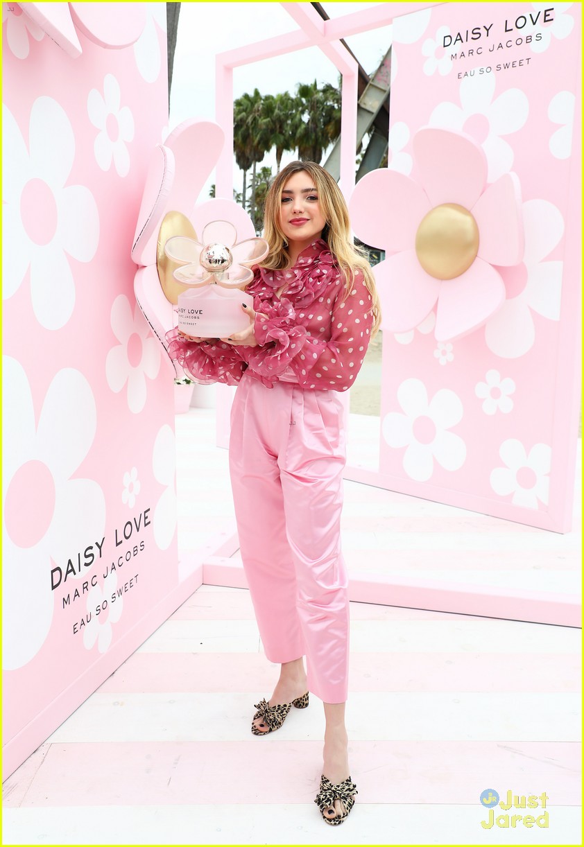 peyton laura bailee marc jacobs daisy pop up event 18