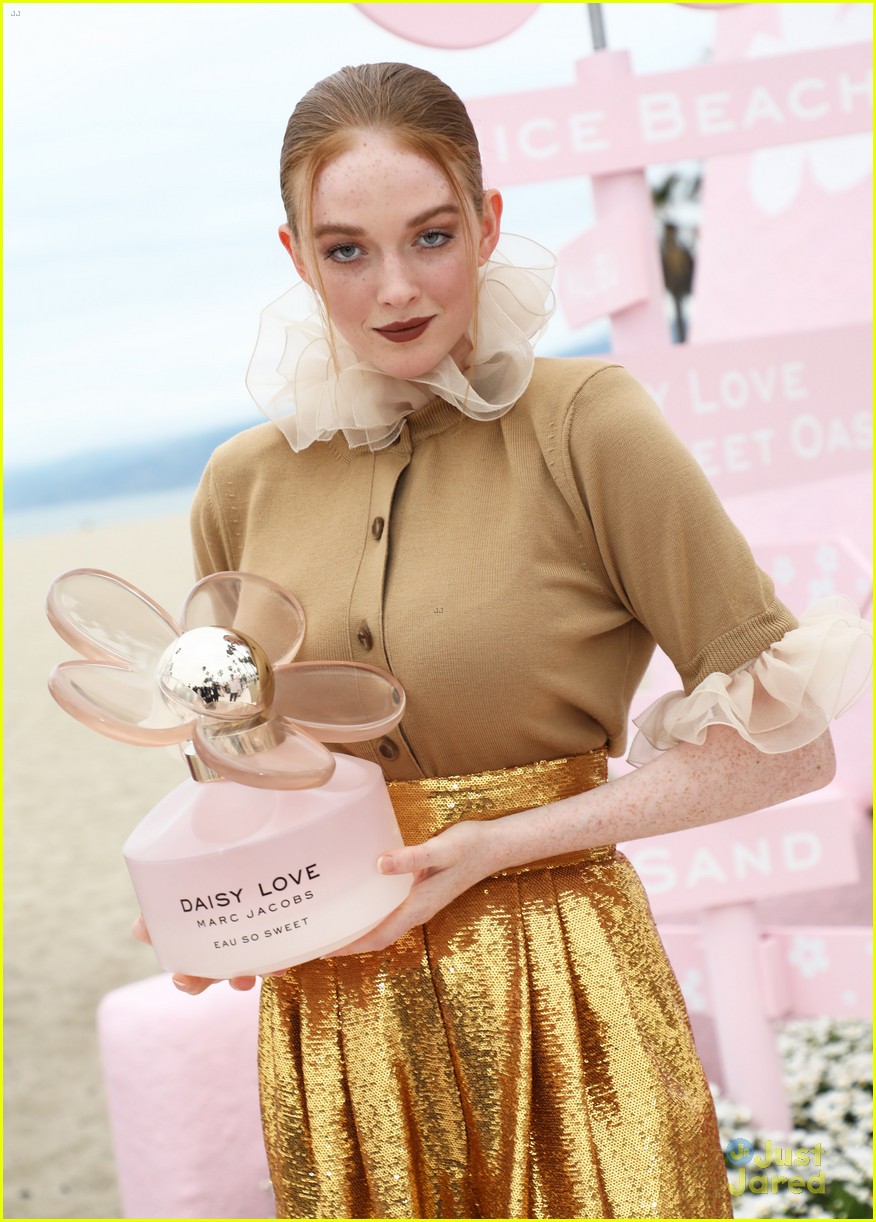 peyton laura bailee marc jacobs daisy pop up event 34