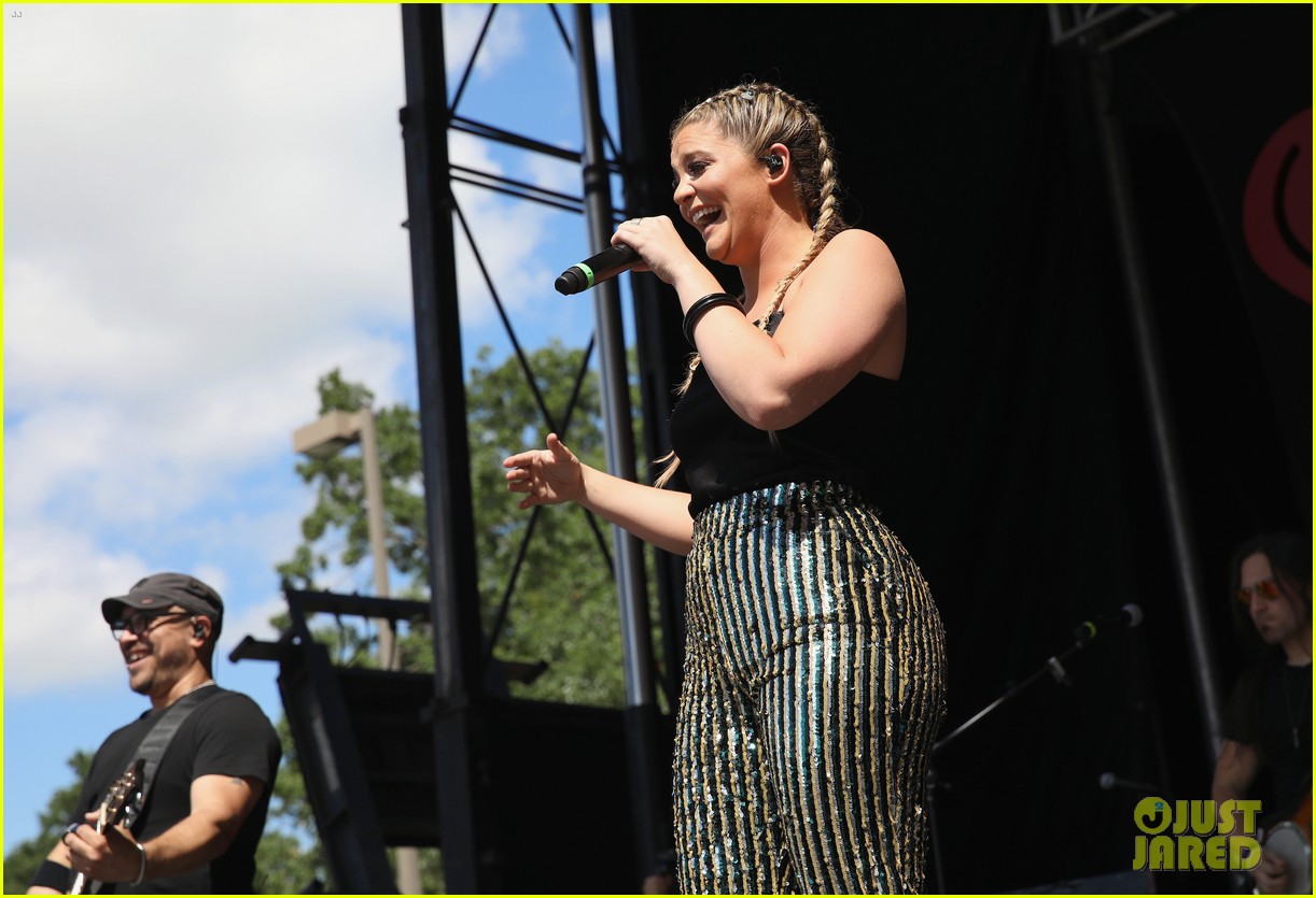 lauren alaina takes the stage at iheartcountry music festival 03