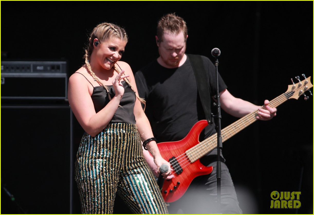 lauren alaina takes the stage at iheartcountry music festival 15