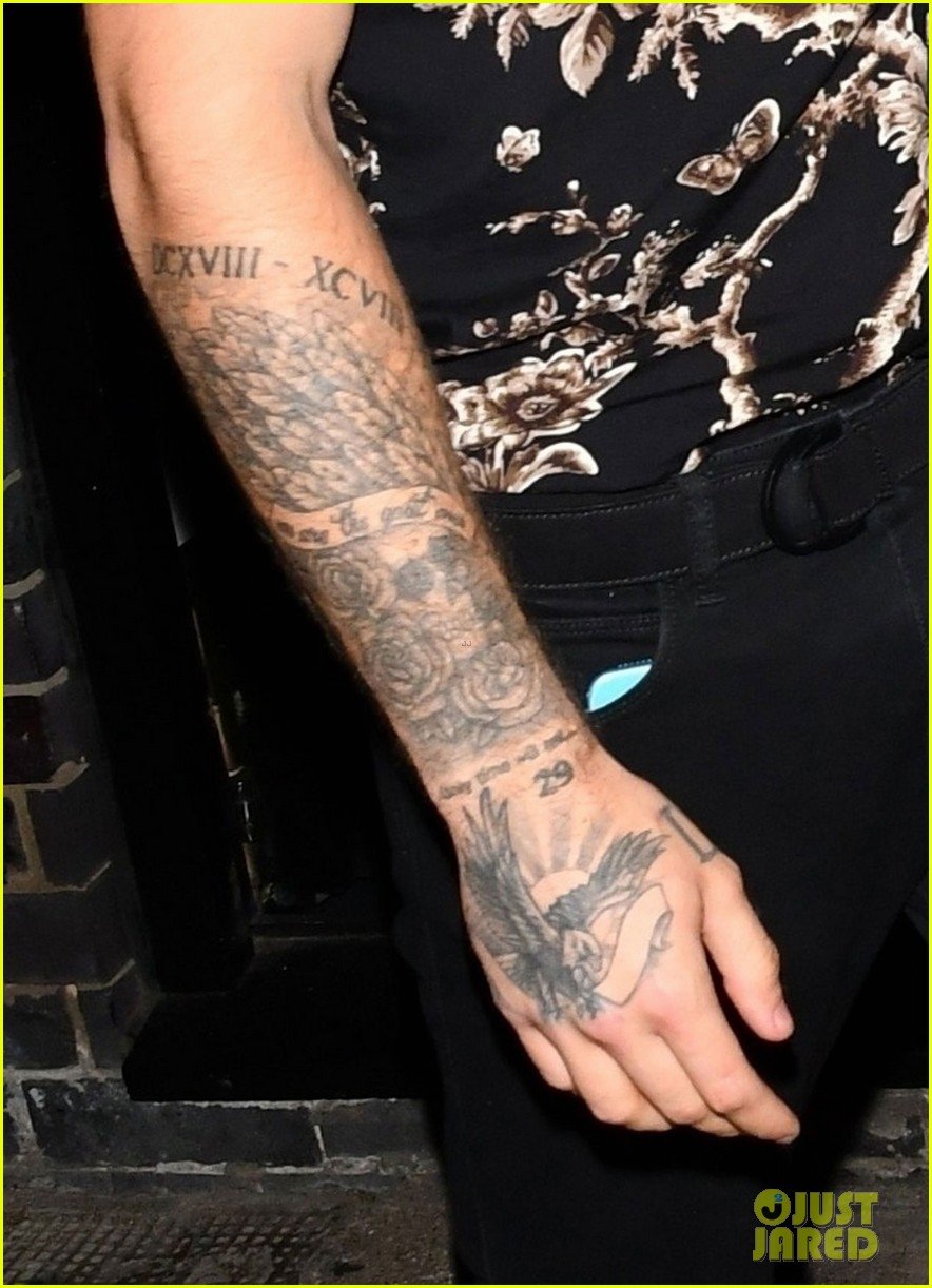 liam payne shows off tattoos after performing with rita ora 04