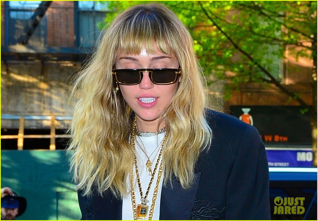miley cyrus out in new york city 04