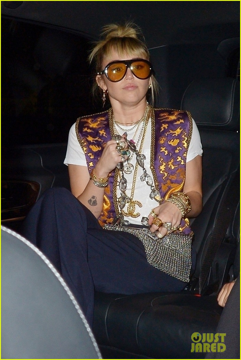 miley cyrus mayfair restaurant outing 07