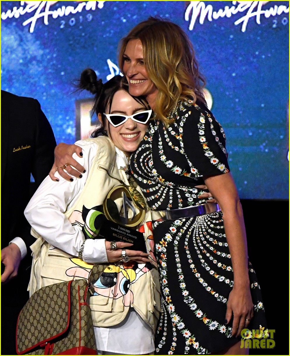 julia roberts honors billie eilish at ascap pop music awards 2019 22