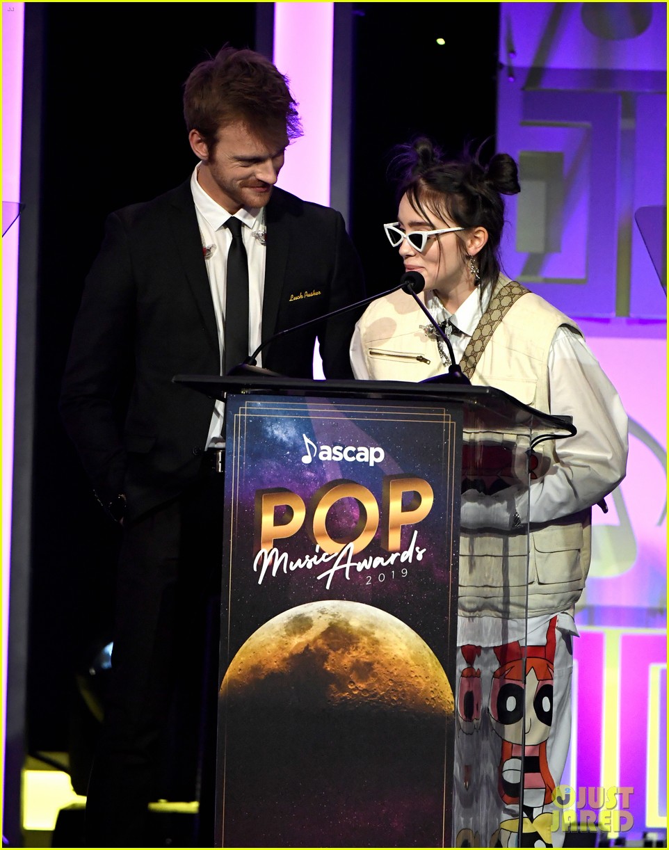 julia roberts honors billie eilish at ascap pop music awards 2019 23