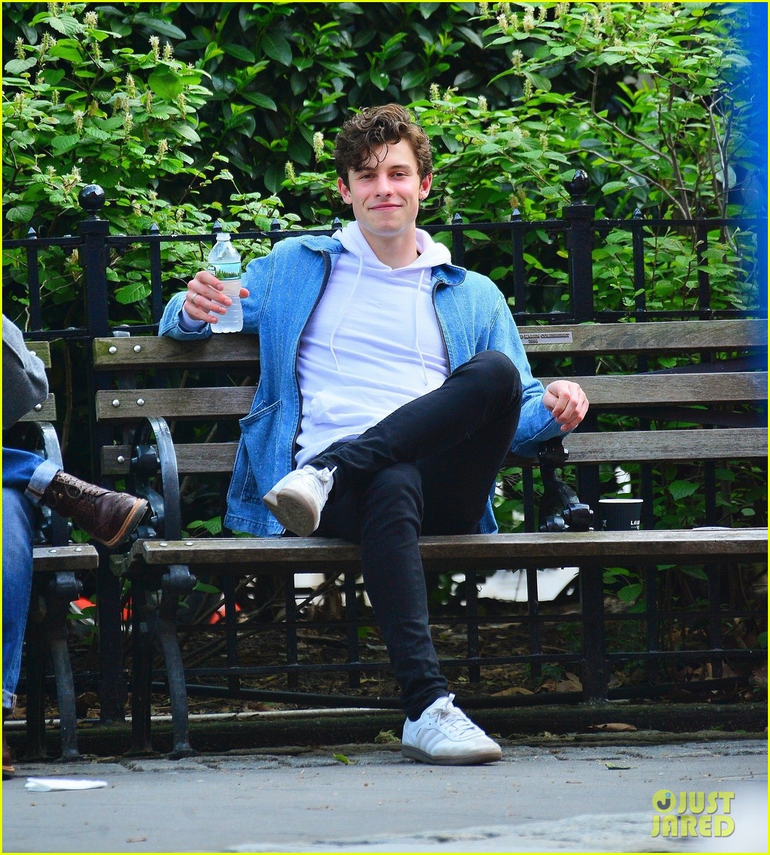 shawn mendes is all smiles hanging out in nyc 03