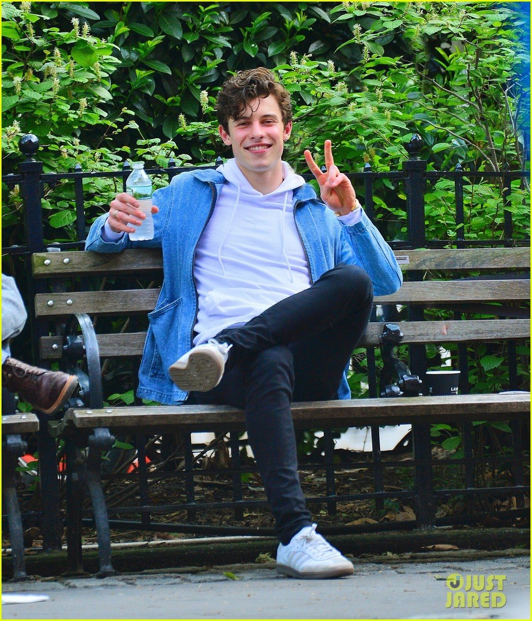 shawn mendes is all smiles hanging out in nyc 05
