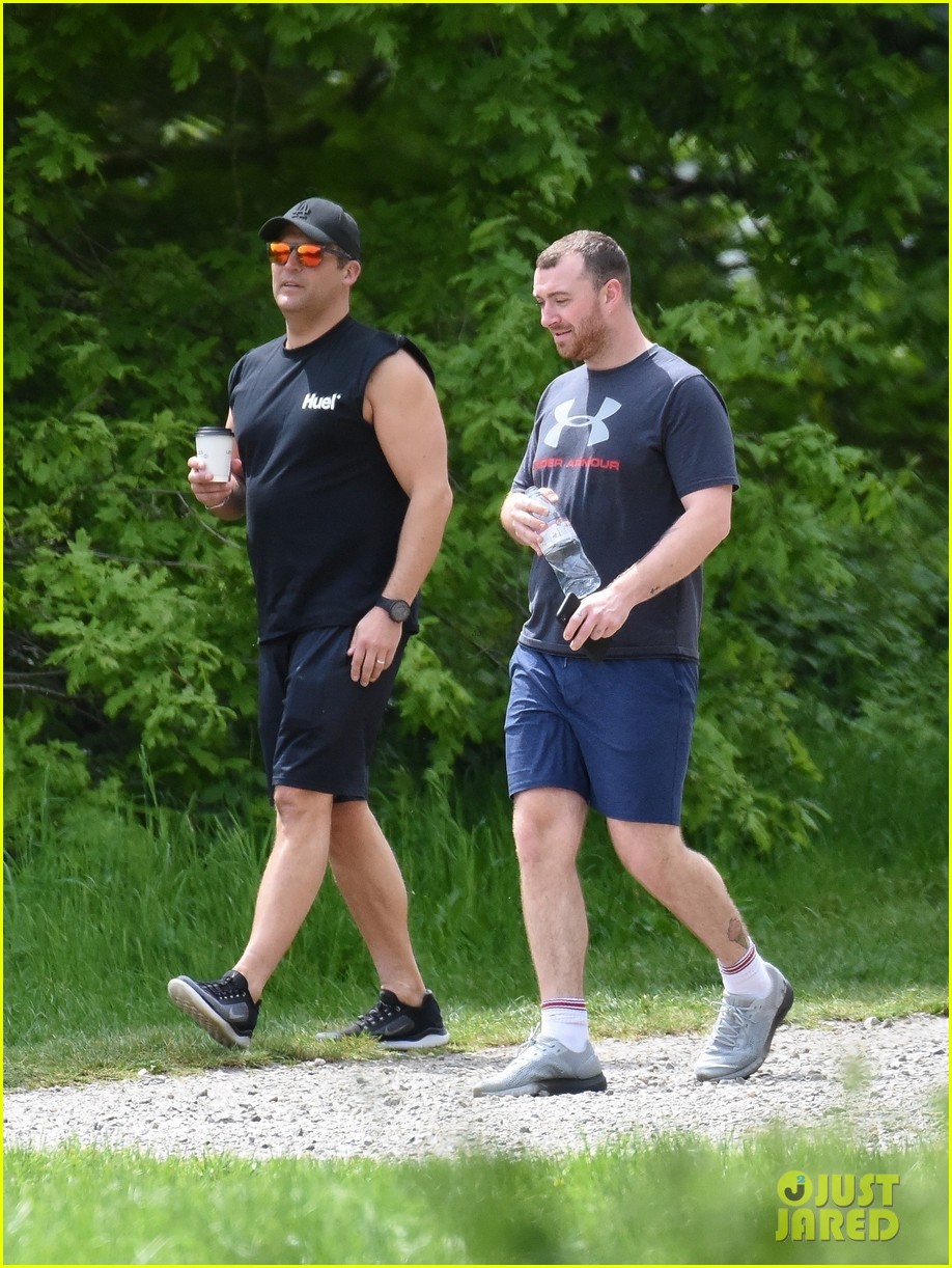 sam smith goes for a hike with trainer 03