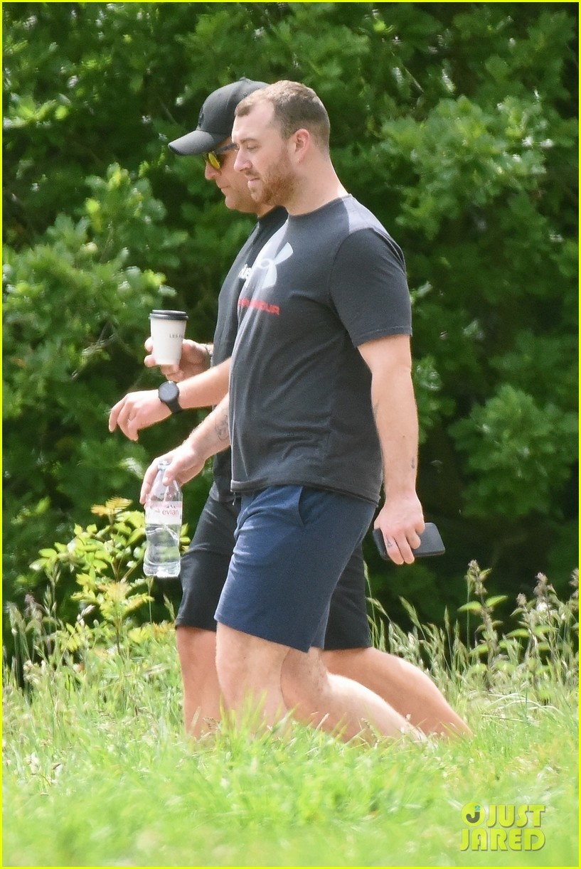 sam smith goes for a hike with trainer 07
