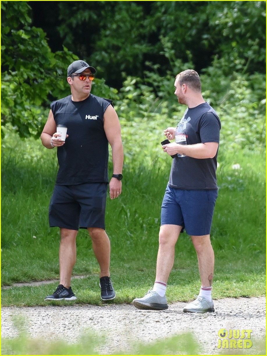 sam smith goes for a hike with trainer 08