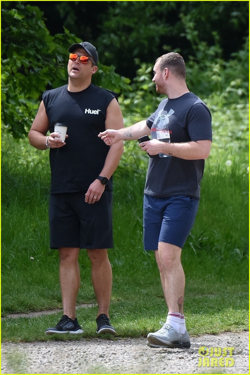 sam smith goes for a hike with trainer 09
