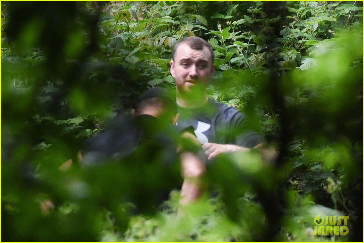 sam smith goes for a hike with trainer 19
