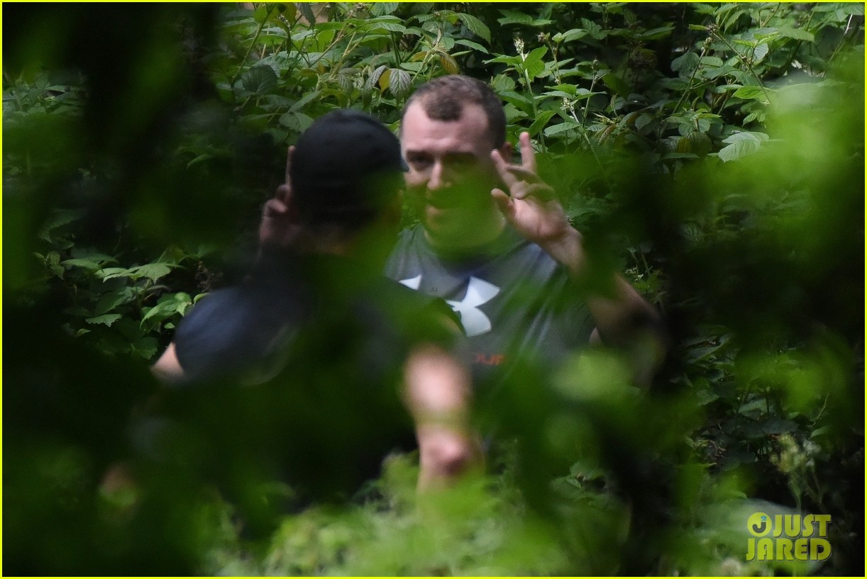 sam smith goes for a hike with trainer 25