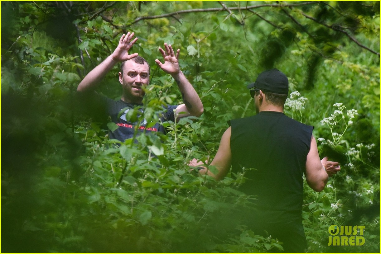 sam smith goes for a hike with trainer 28