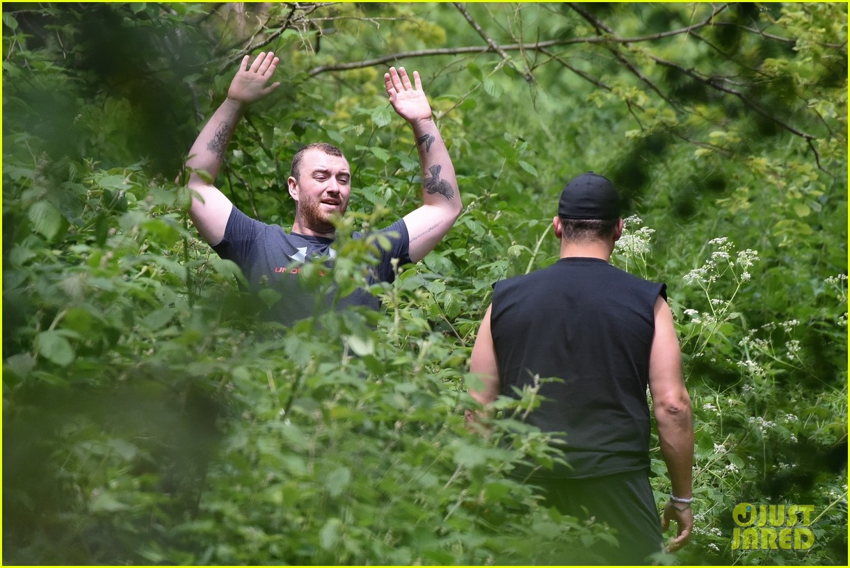sam smith goes for a hike with trainer 29