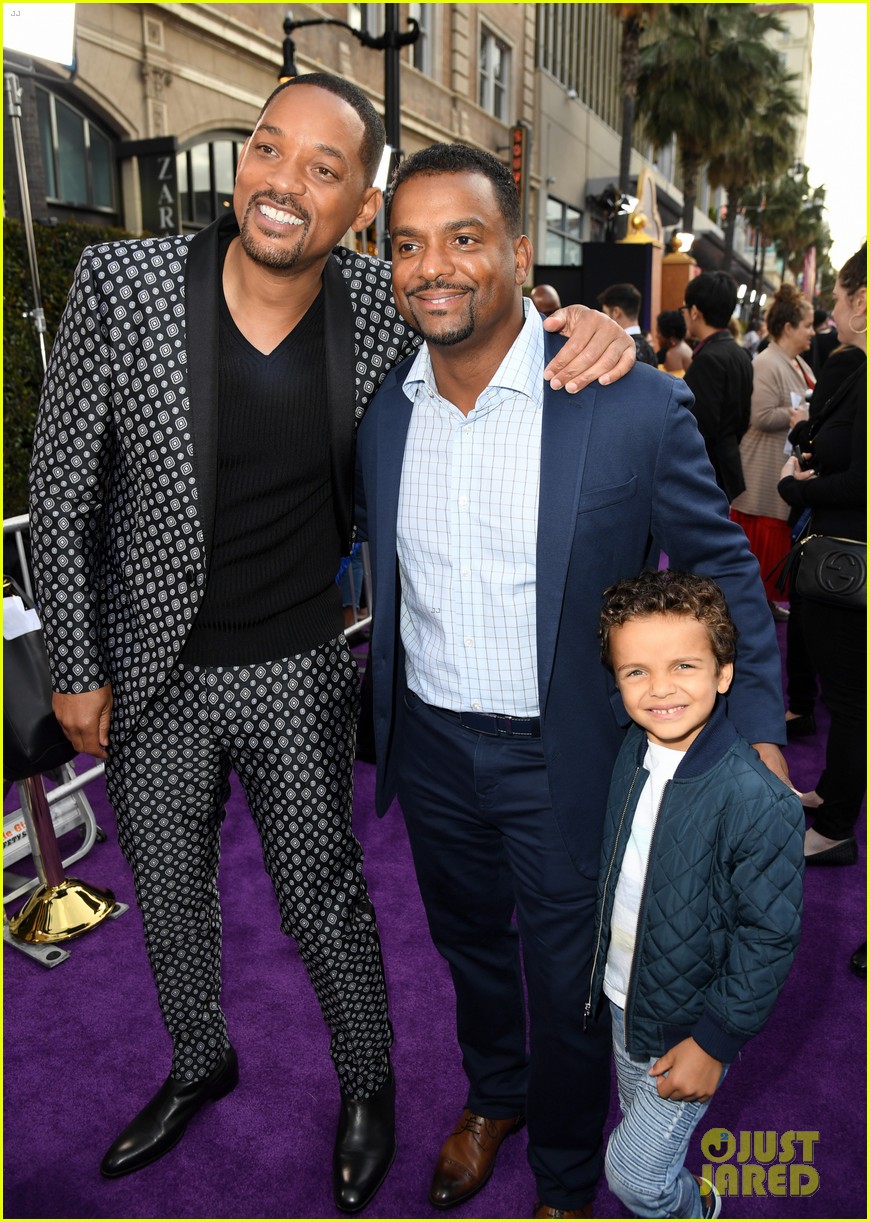 will smith is joined by his family at aladdin premiere 04