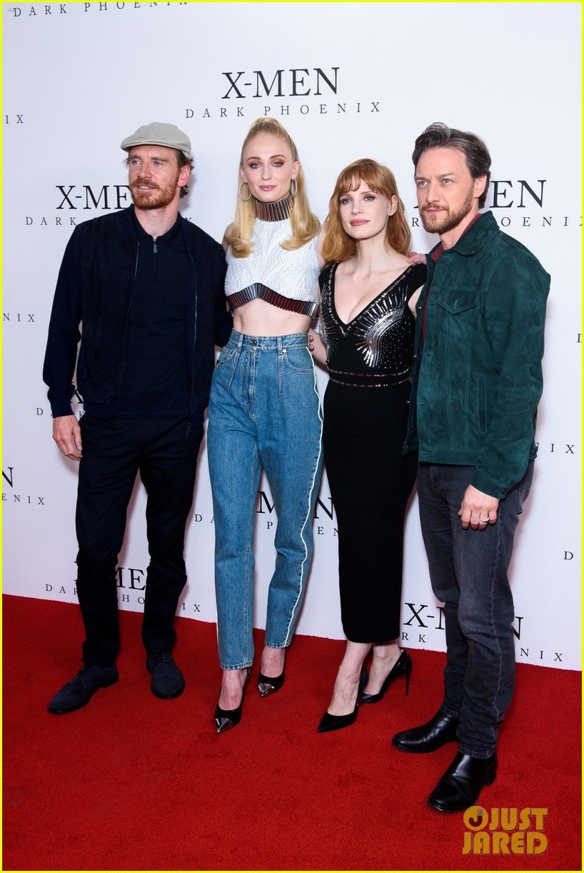 sophie turner auditory thing xmen fan photocall 01