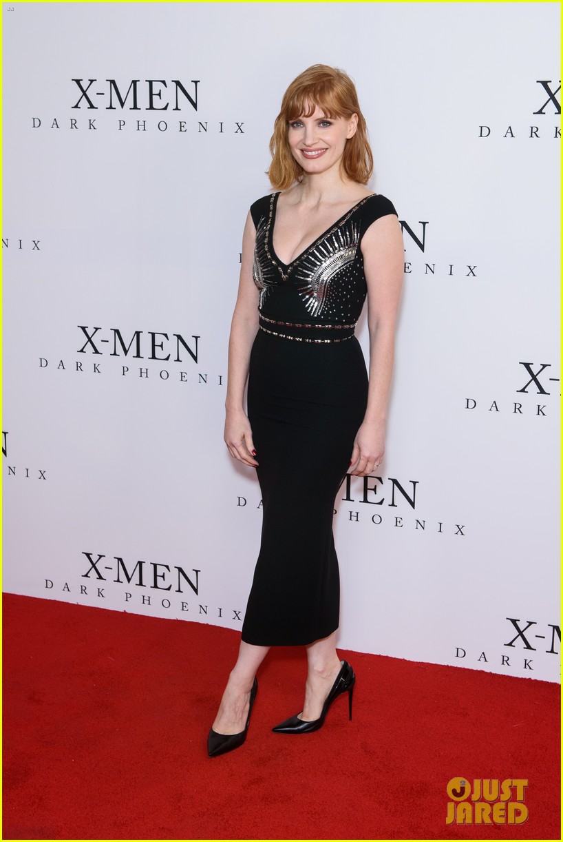 sophie turner auditory thing xmen fan photocall 02