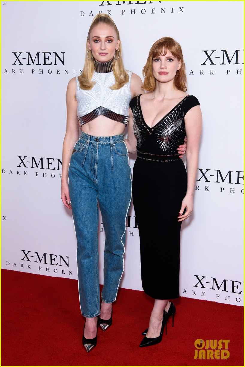 sophie turner auditory thing xmen fan photocall 05