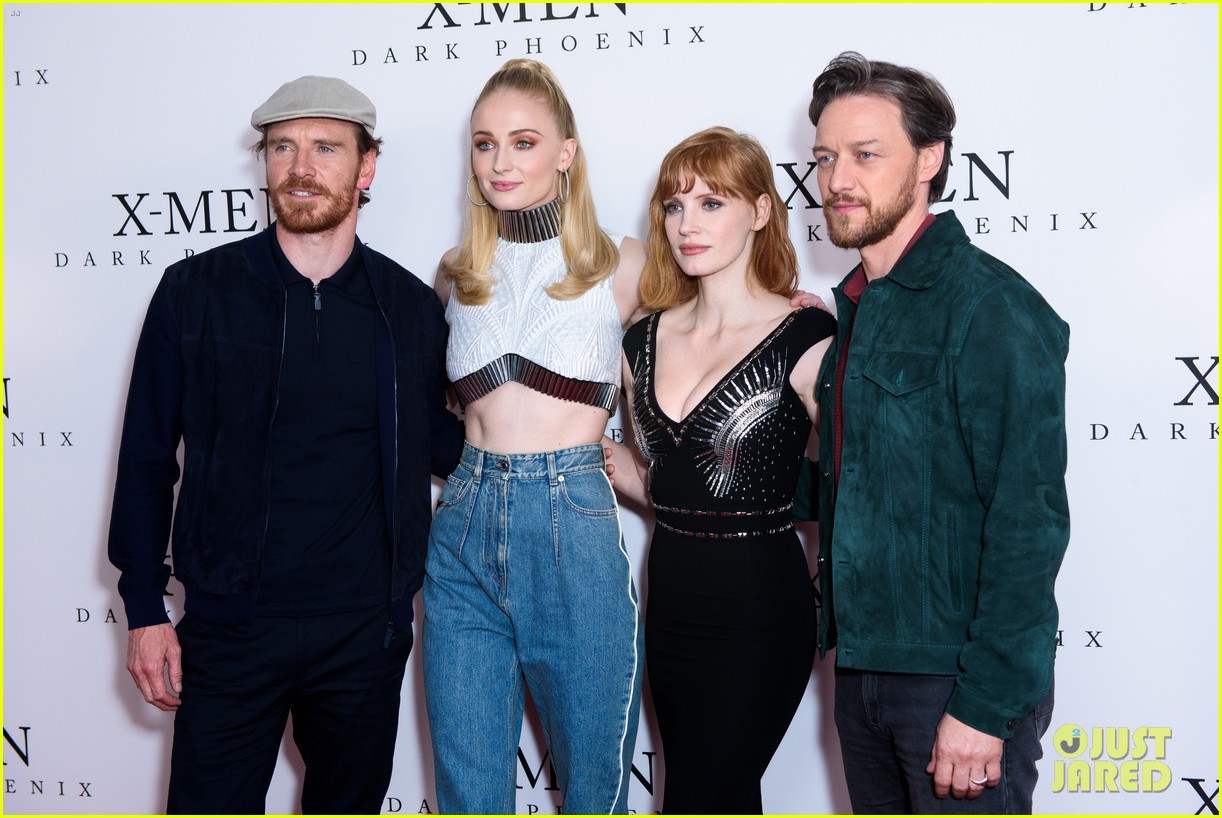 sophie turner auditory thing xmen fan photocall 08