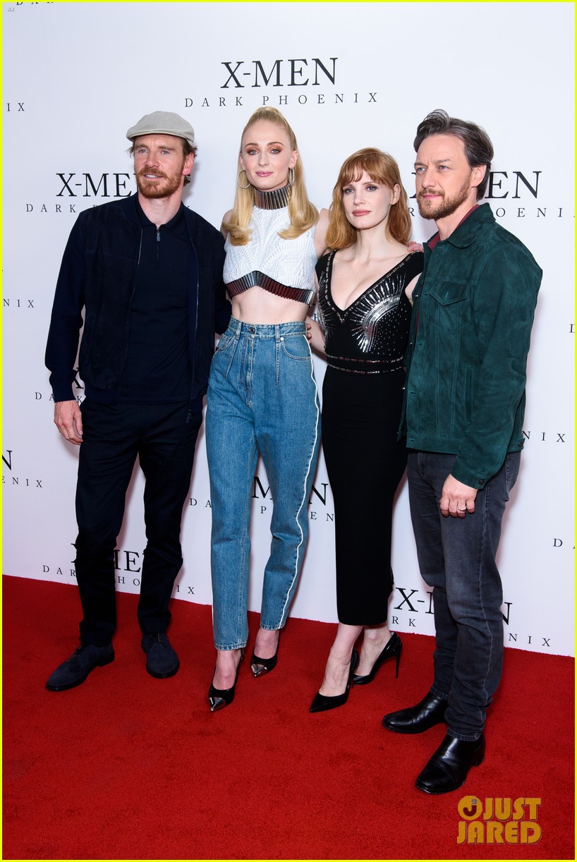 sophie turner auditory thing xmen fan photocall 10