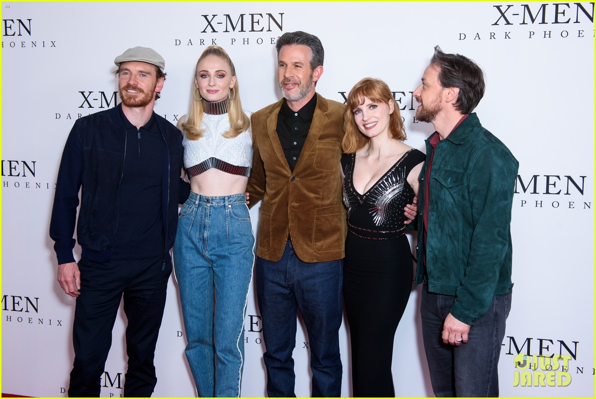 sophie turner auditory thing xmen fan photocall 11