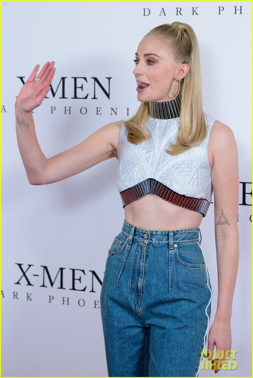 sophie turner auditory thing xmen fan photocall 21