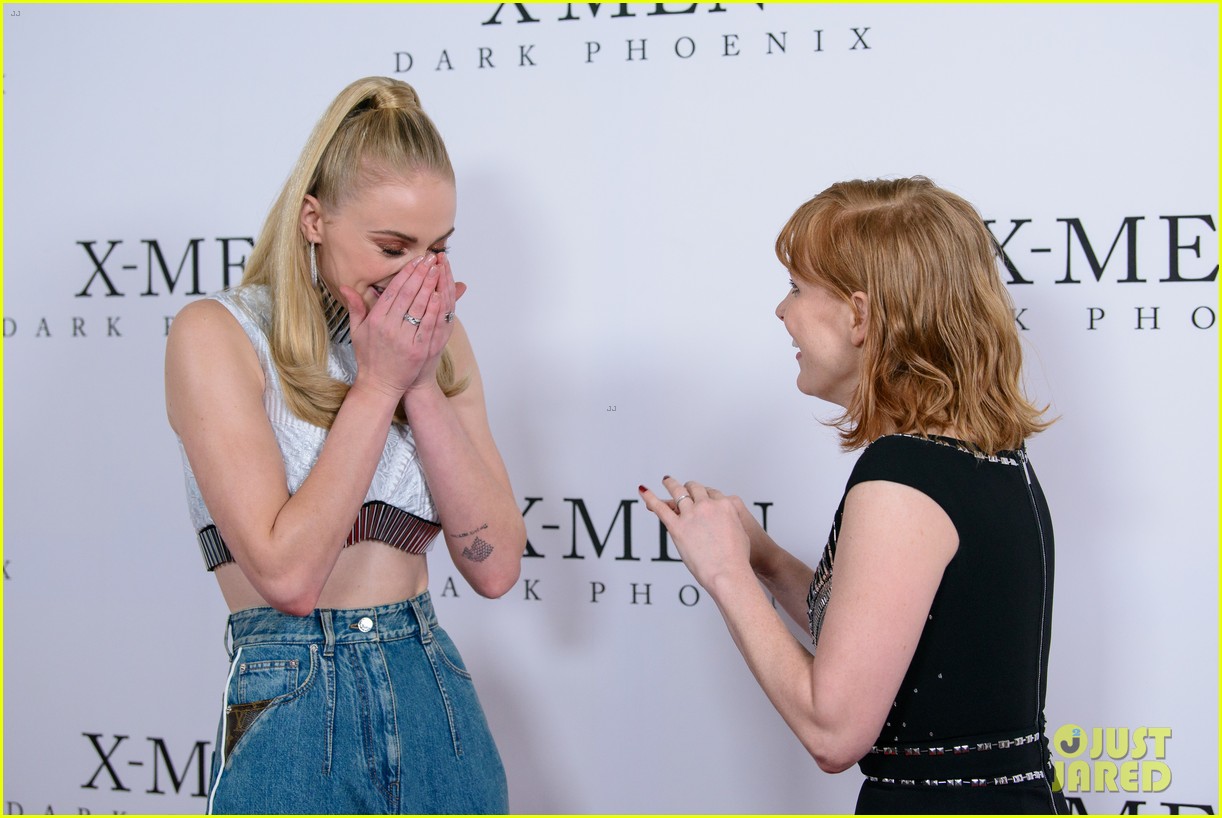 sophie turner auditory thing xmen fan photocall 37