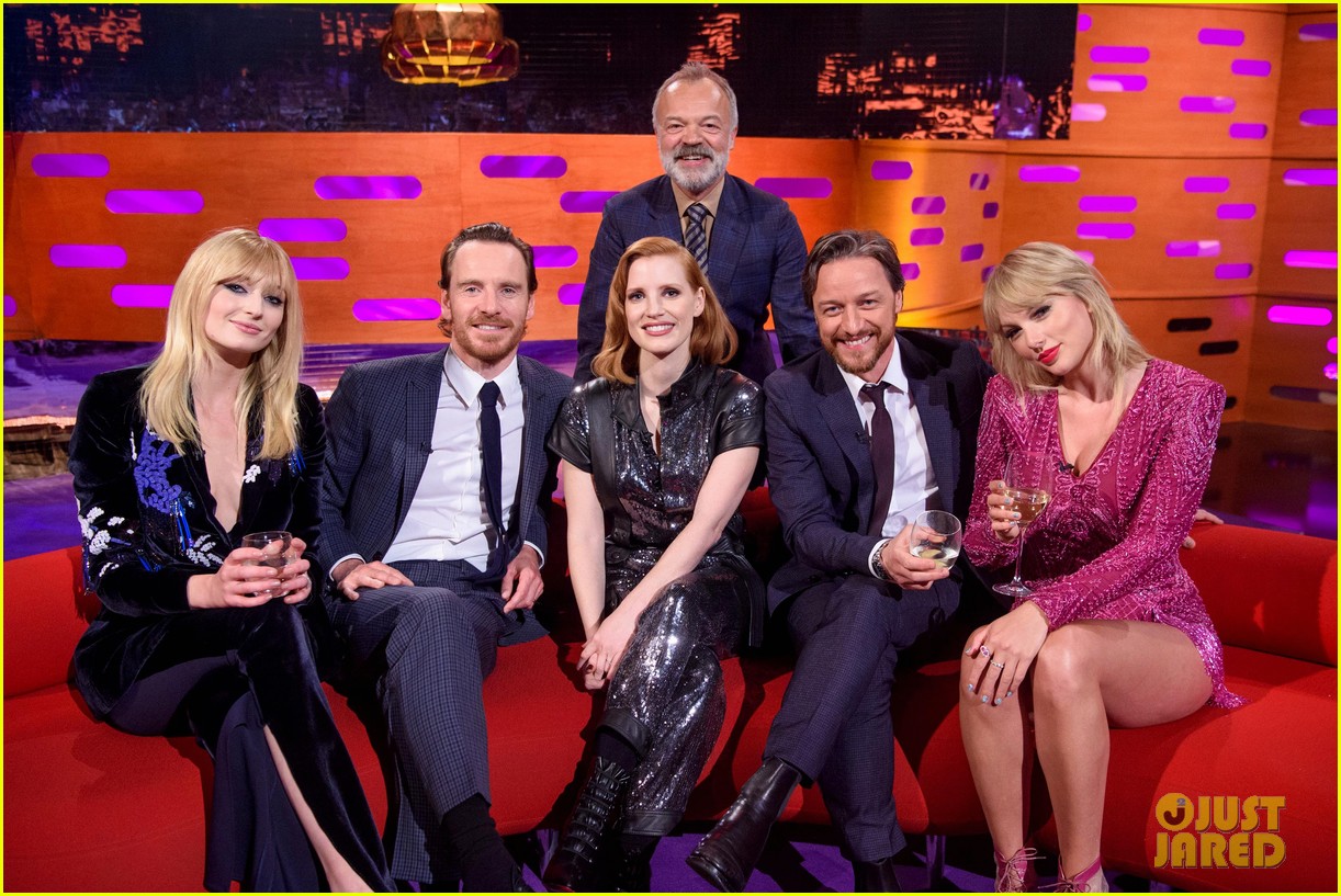 taylor swift performs new song me on graham norton show 05