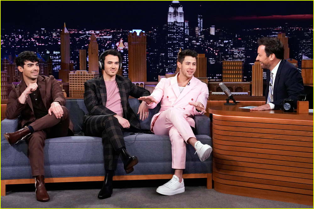 jonas brothers reveal who almost leaked reunion secret 05