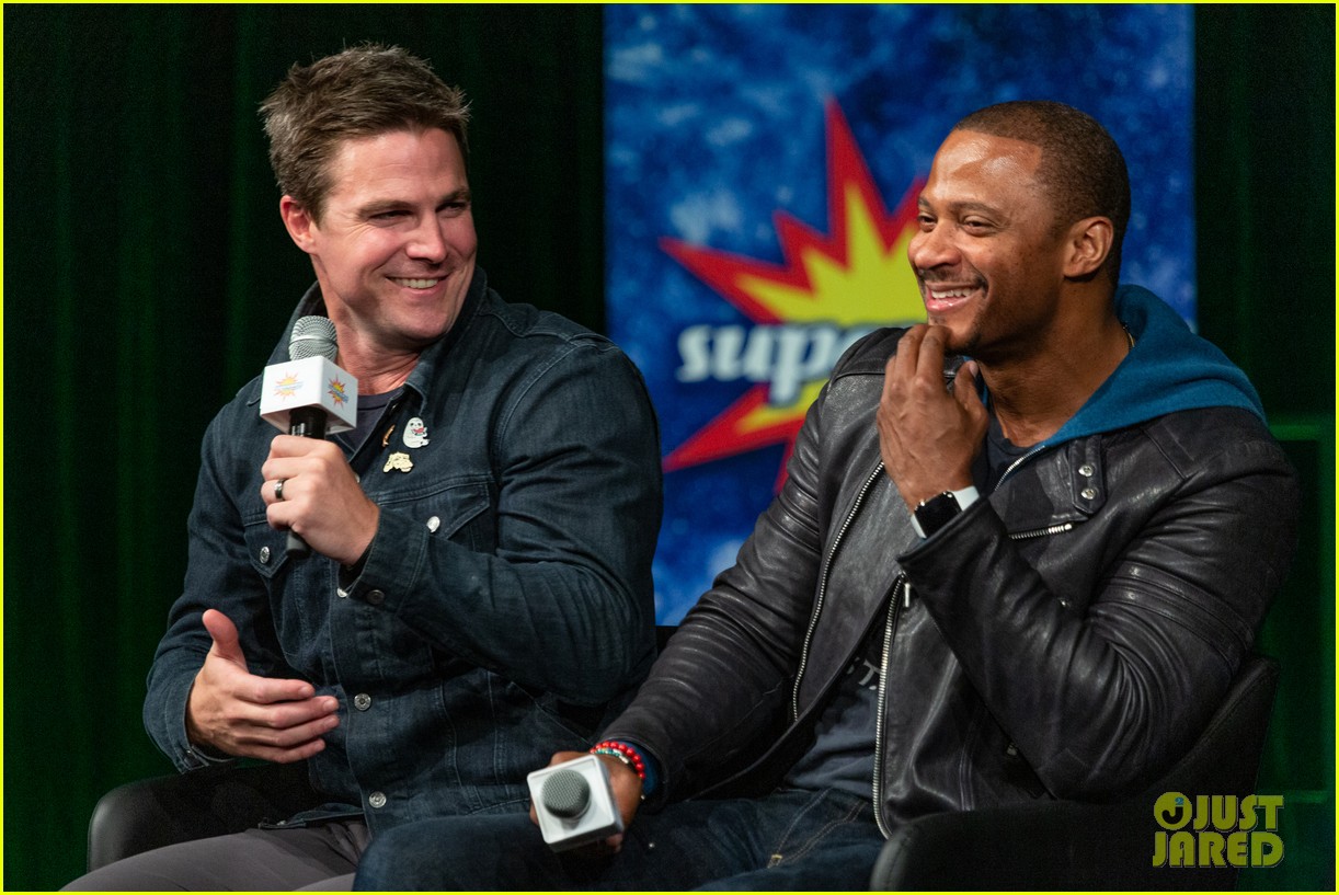 stephen robbie amell attend supanova expo together 03
