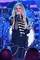 avril lavigne accepts special honor at ardys 2019 03