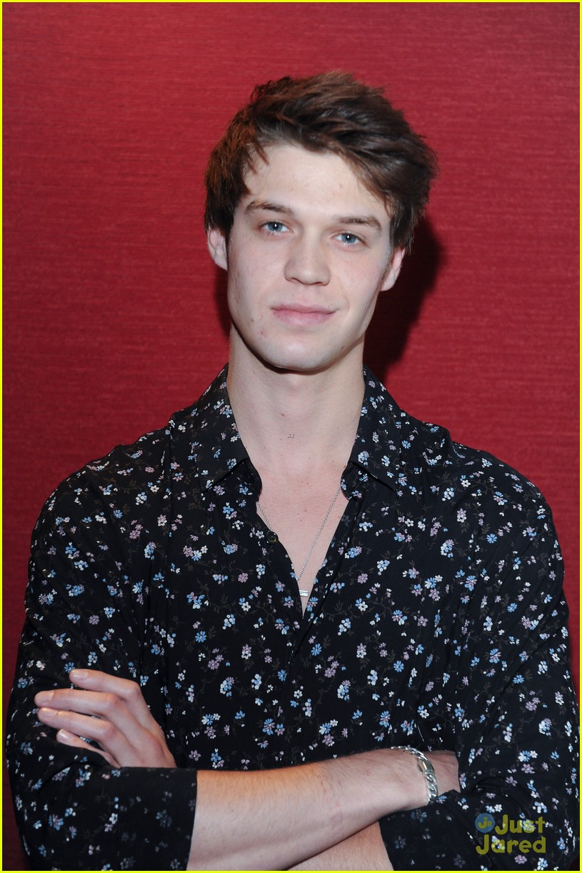 ellie bamber colin ford extra premiere royal party 02