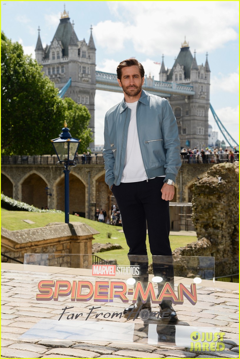 tom holland jake gyllenhaal zendaya reunite at spider man far from home london photo call 22