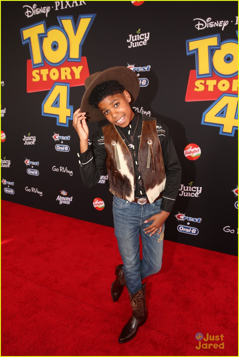 jd mccrary christin simon toy story themed looks premiere 03