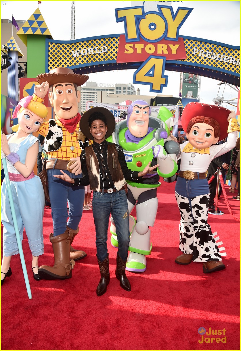 jd mccrary christin simon toy story themed looks premiere 08