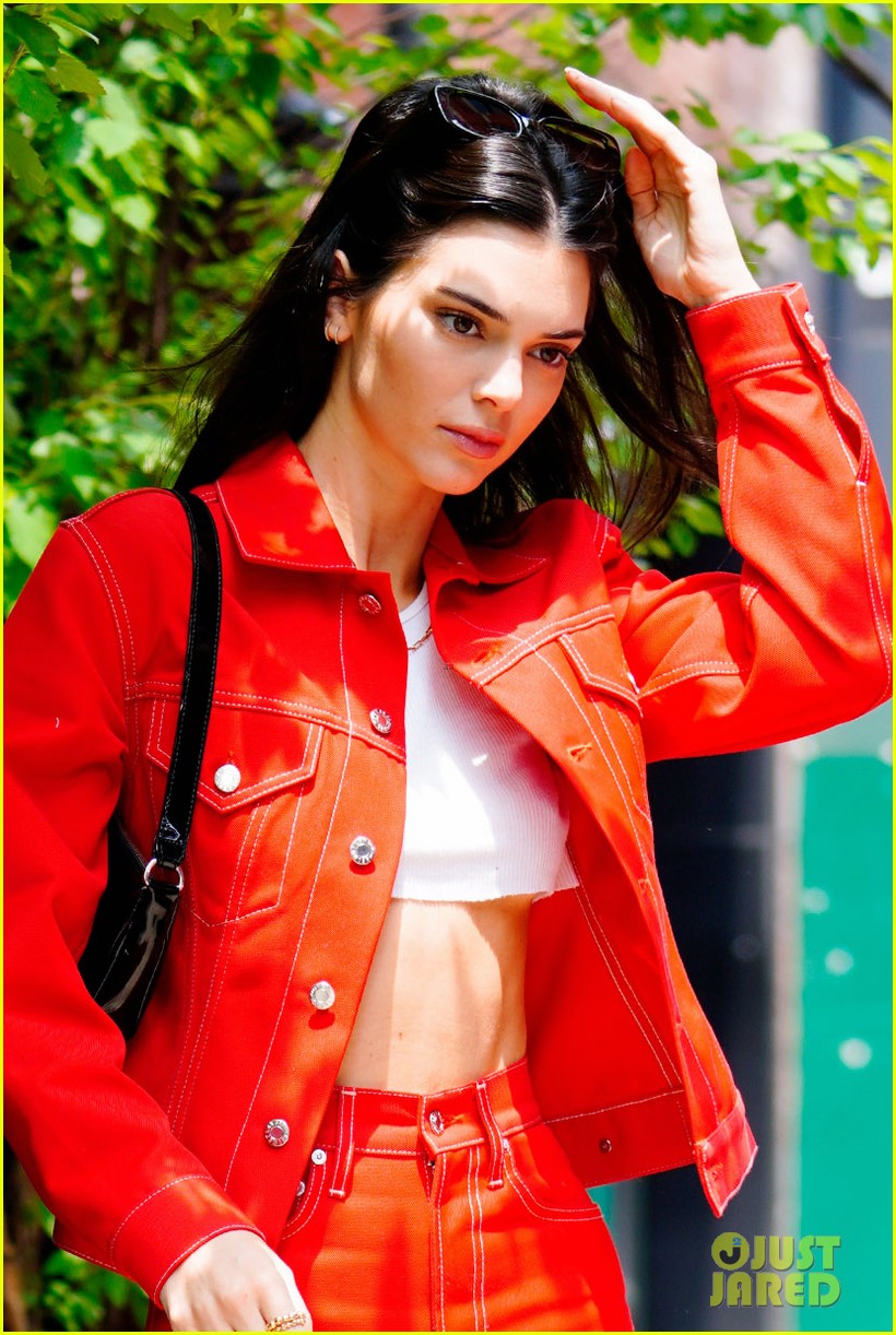 kendall jenner rocks all red for lunch in nyc 01