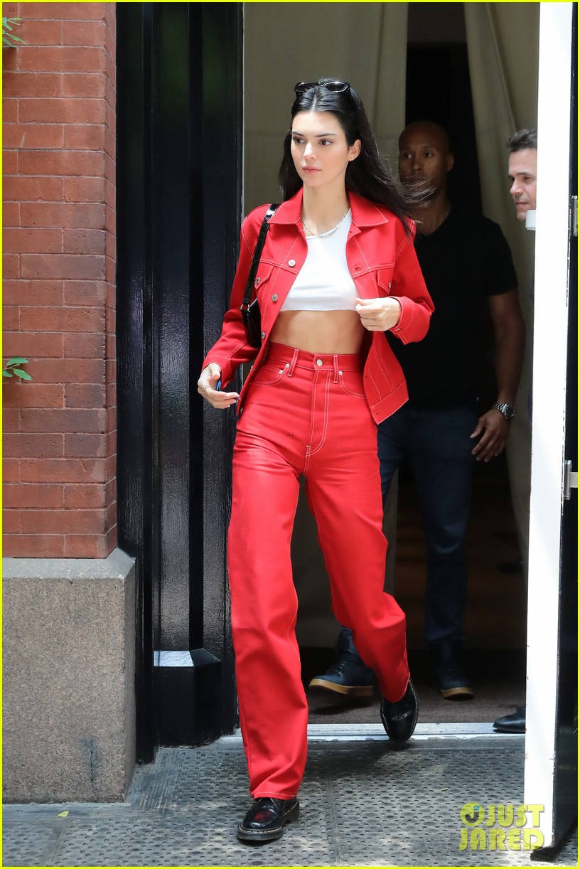 kendall jenner rocks all red for lunch in nyc 07