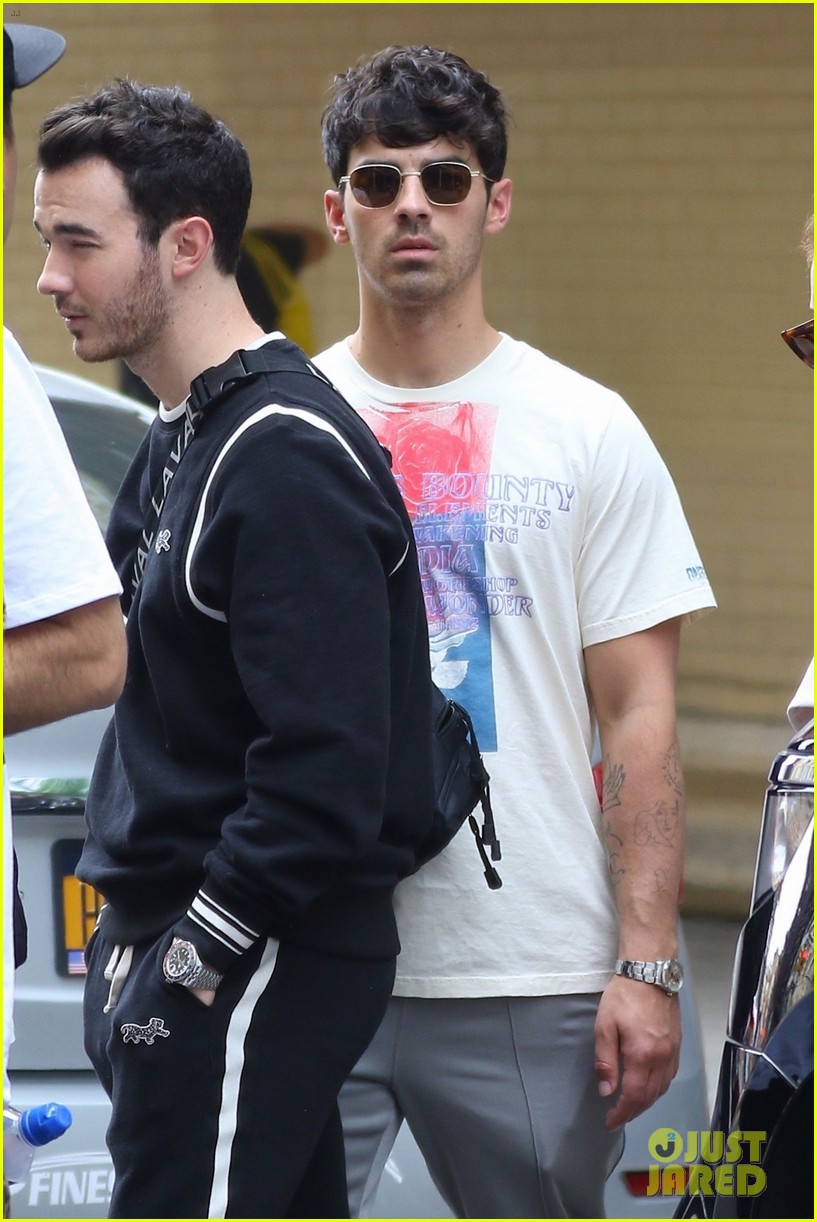 jonas brothers jet out of nyc after releasing happiness begins 12