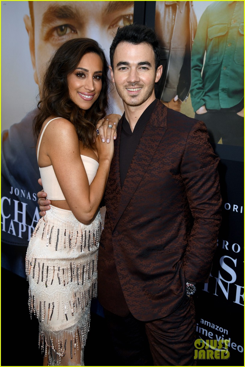 jonas brothers and wives at chasing happiness premiere 17