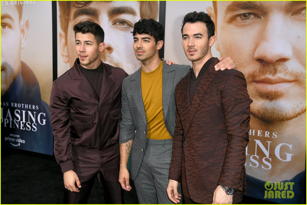 jonas brothers and wives at chasing happiness premiere 20