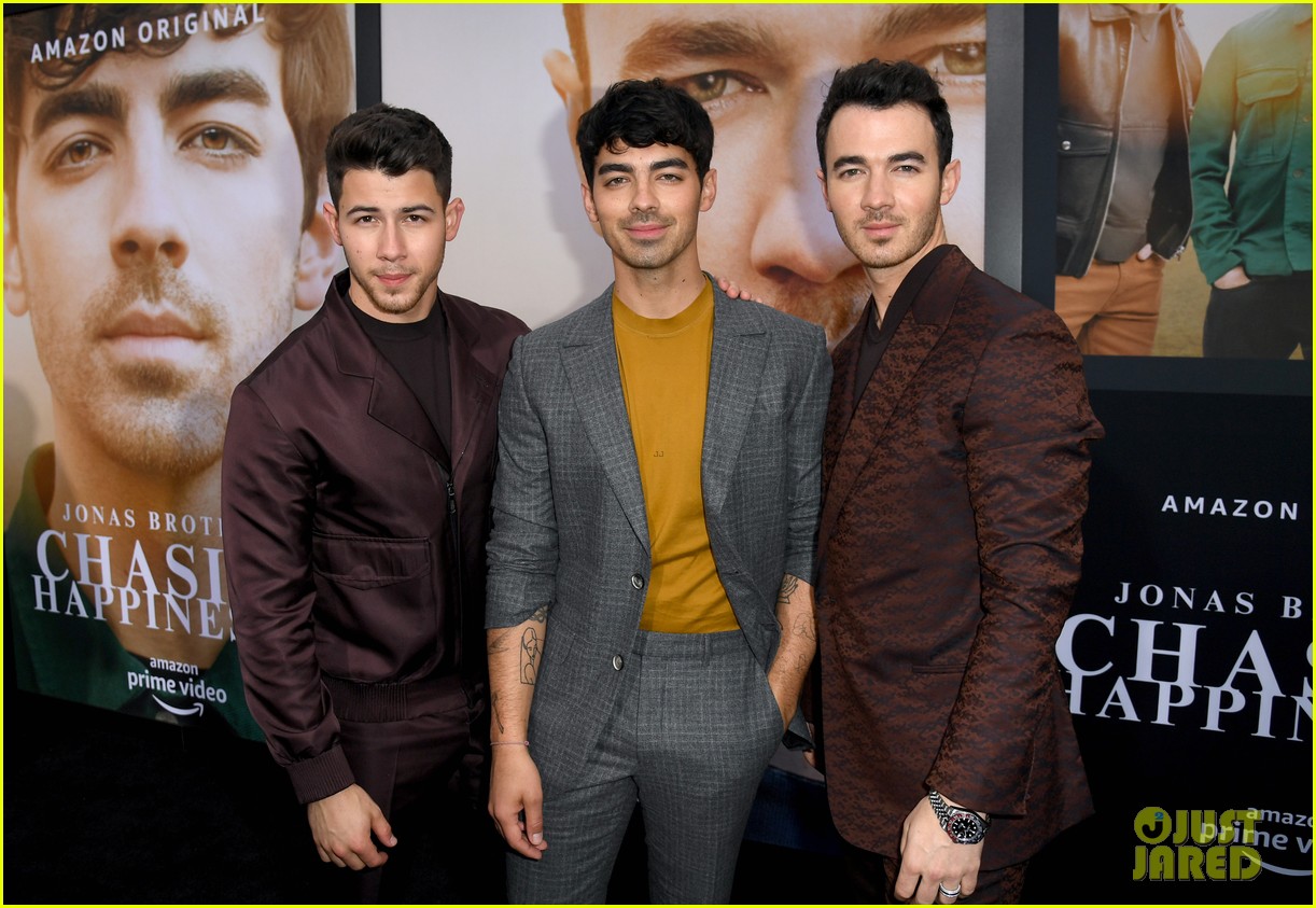 jonas brothers and wives at chasing happiness premiere 21