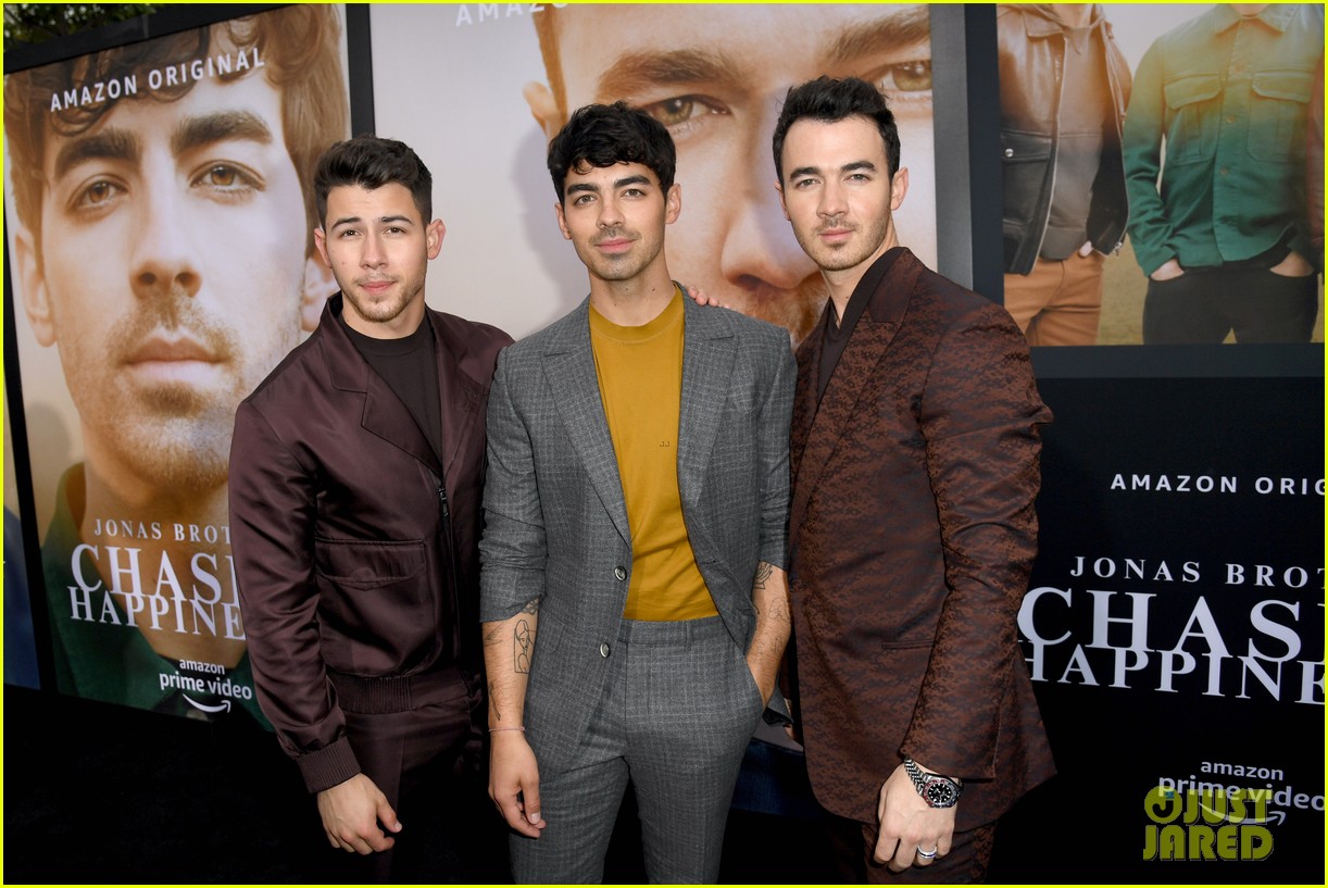jonas brothers and wives at chasing happiness premiere 22